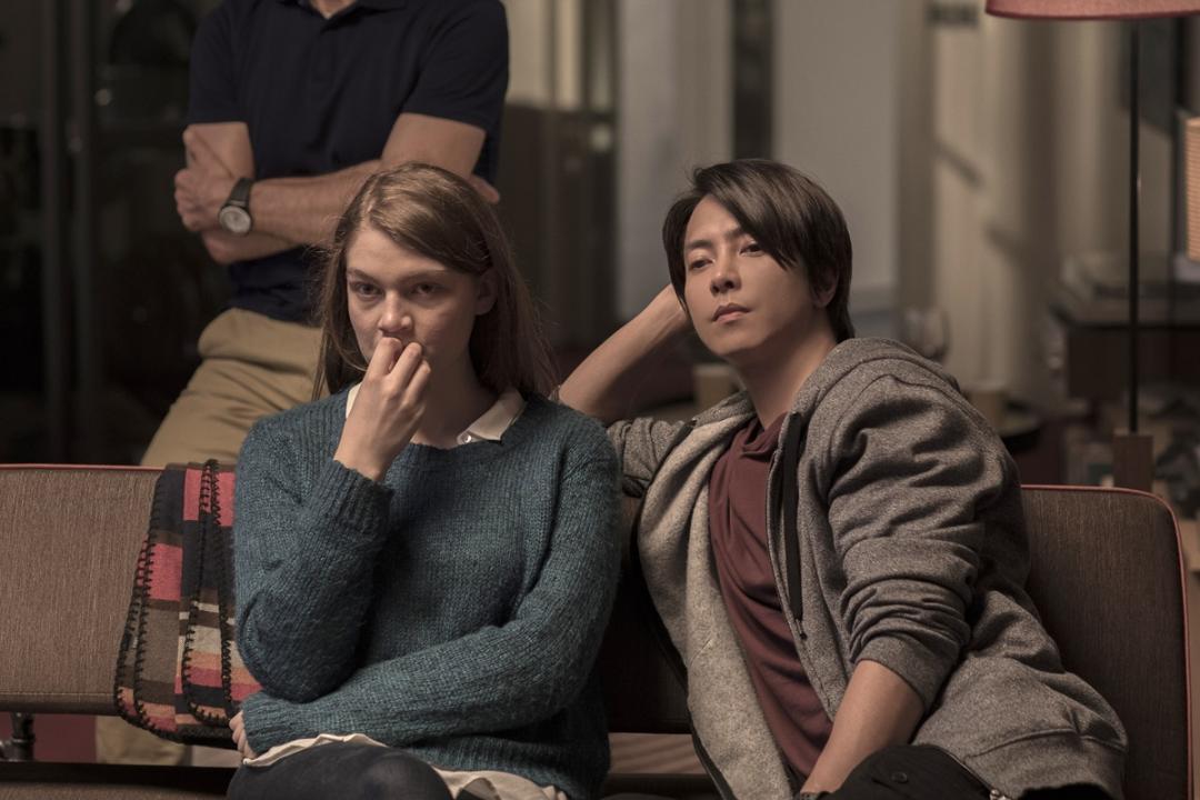 山下智久和凯瑟琳奥唐纳利剧中演一对恋人。(图片由HBO Asia提供)