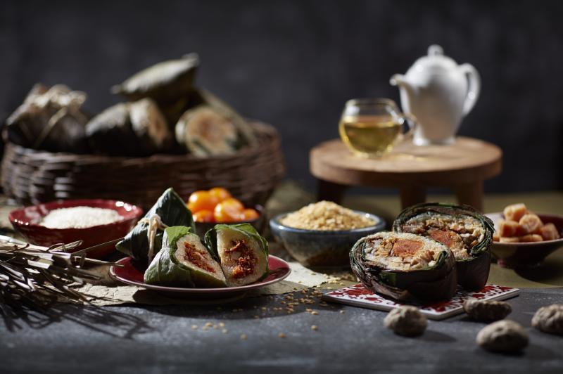 四川饭店有多款粽子:XO娘惹粽($9.80)、厦门炒米粽($9.80)、极品鲍鱼粽($28.80)、瑶柱裹蒸粽($25.80)、日本红豆沙碱水素粽($6.80)。