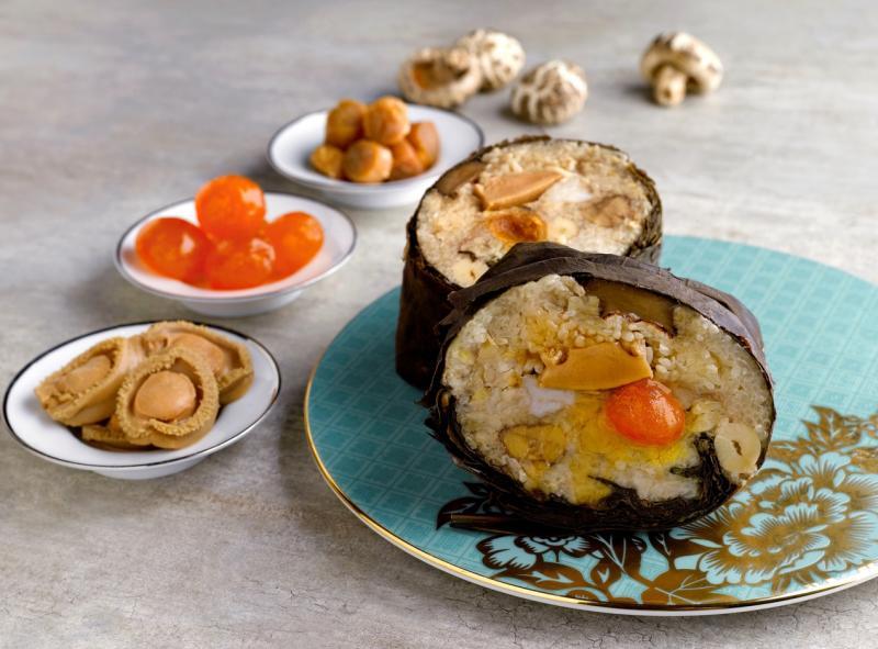 华厅的招牌鲍鱼裹蒸粽($32.80)。