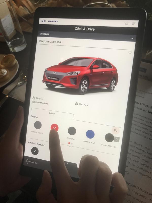 Komoco Motors两年前开创本地汽车业先河，推出线上购车平台“Click & Drive”。（档案照）