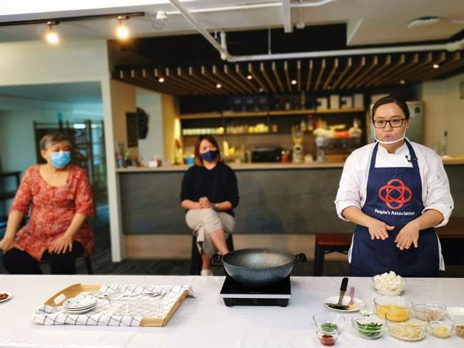 comenlive_wk16_cooking5.jpg