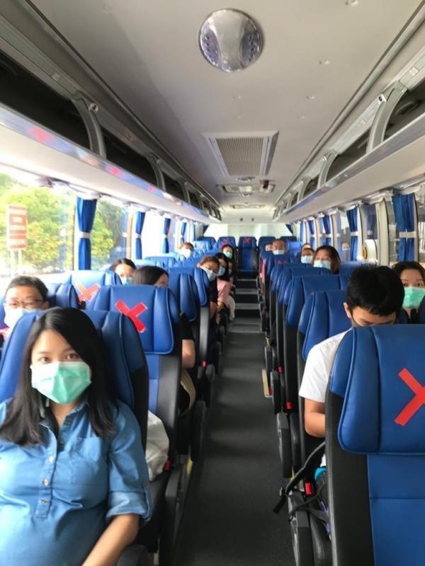 马国柔佛州士都兰州议员曾笳恩为滞留在新加坡的马国孕妇安排交通返马待产。(曾笳恩提供)