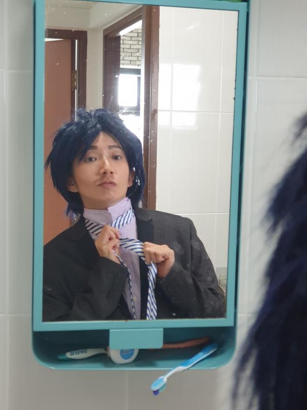 陈思敏的男装扮相。