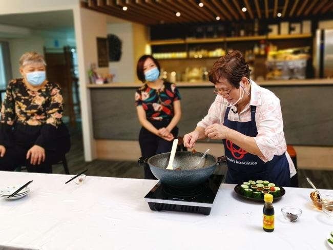 comenlive_wk18_cooking4.jpg