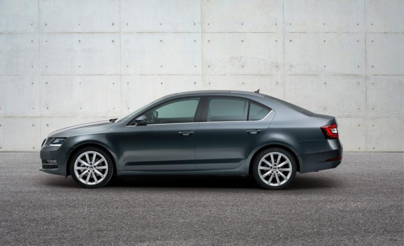 Octavia车身属于传统的四门轿车造型,方方正正。