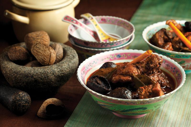 经典的娘惹黑果鸡。(Marshall Cavendish提供)