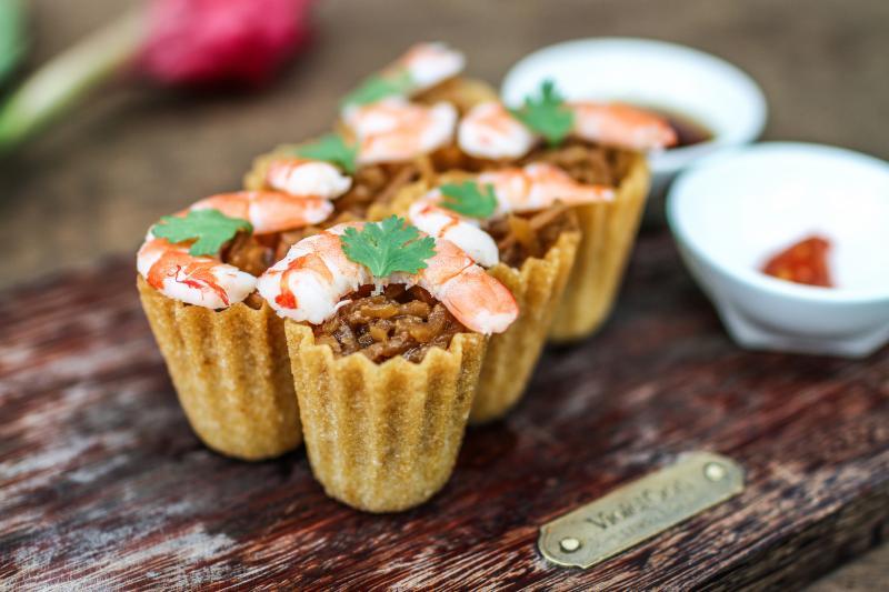 餐馆Violet Oon Singapore的小金杯。