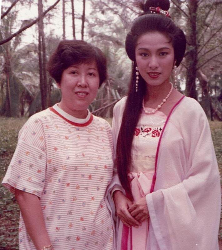 赵宝钻有幸为港星米雪（右）设计发型。（受访者提供）