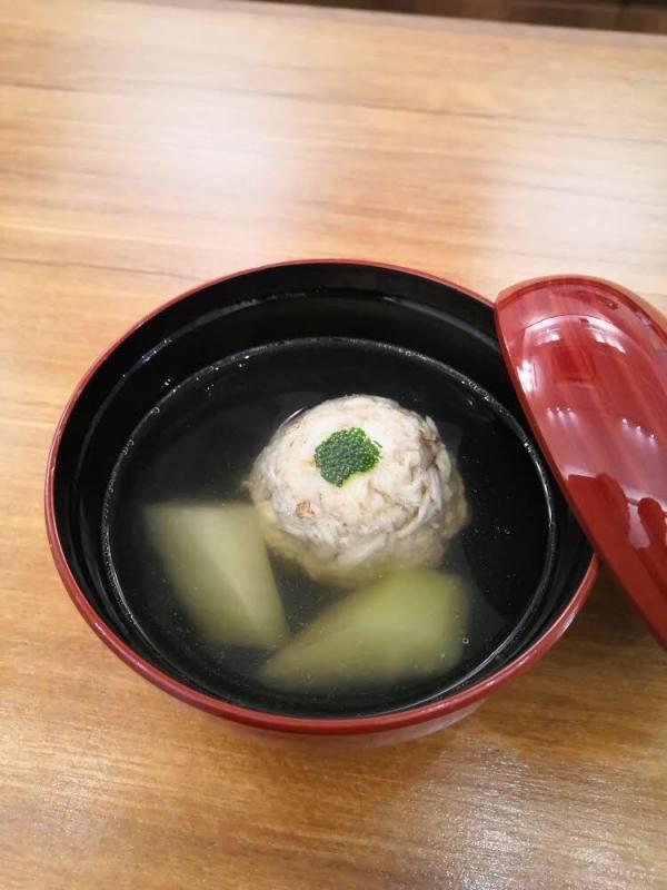 Mustard Seed主厨颜铭杰的娘惹肉丸汤，带有日式风味。