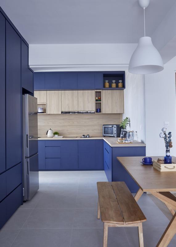 厨房这种功能性空间可用大片重色。