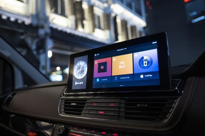 车室实而不华，有个10英寸的中控触屏。