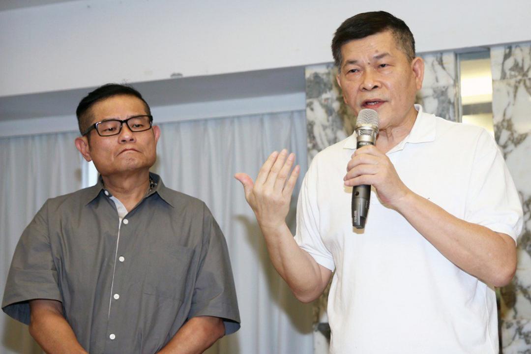 许效舜陪澎恰恰出席记者会。（互联网） 