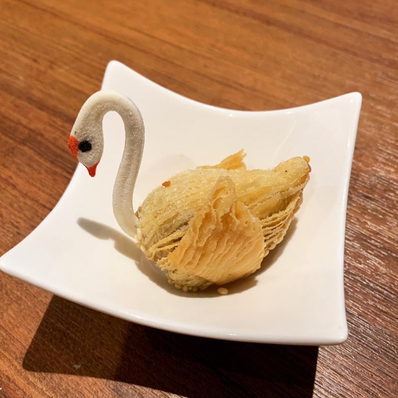 鹅肝天鹅酥味香形美。