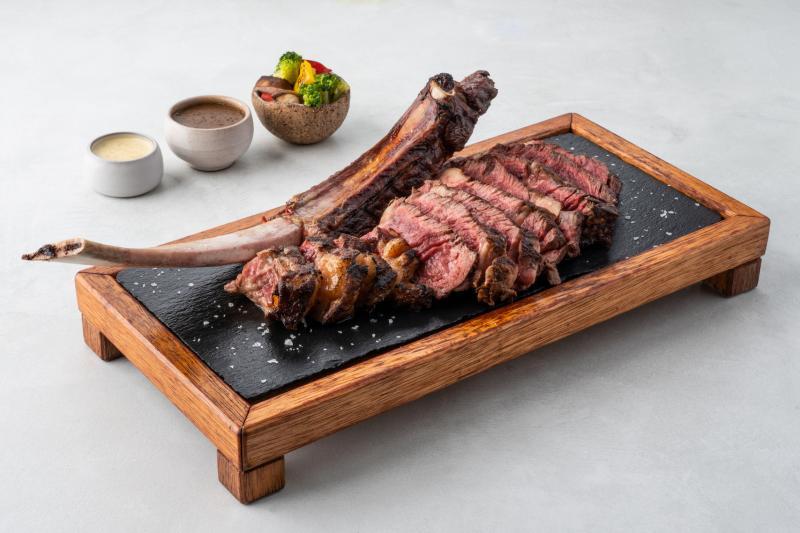 餐馆选择优质食材如安格斯霸级牛排。