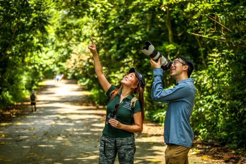赵琴音(左)和杨志豪认为,环境课题能够将背景各异的国人聚在一起。