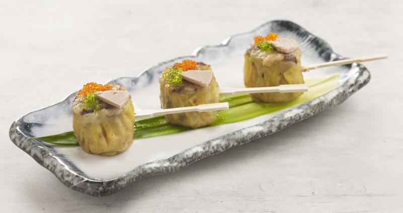 潮乐轩的创意港式点心,包括新创鹅肝酱香煎烧卖。