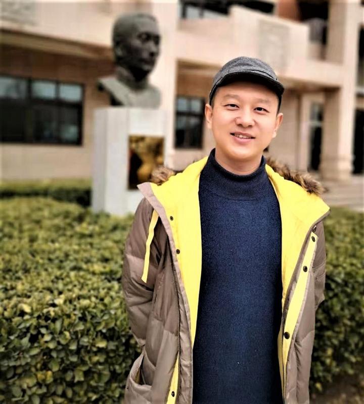 本地年轻京剧爱好者刘伟嘉，将演唱梅派名剧《生死恨》选段。