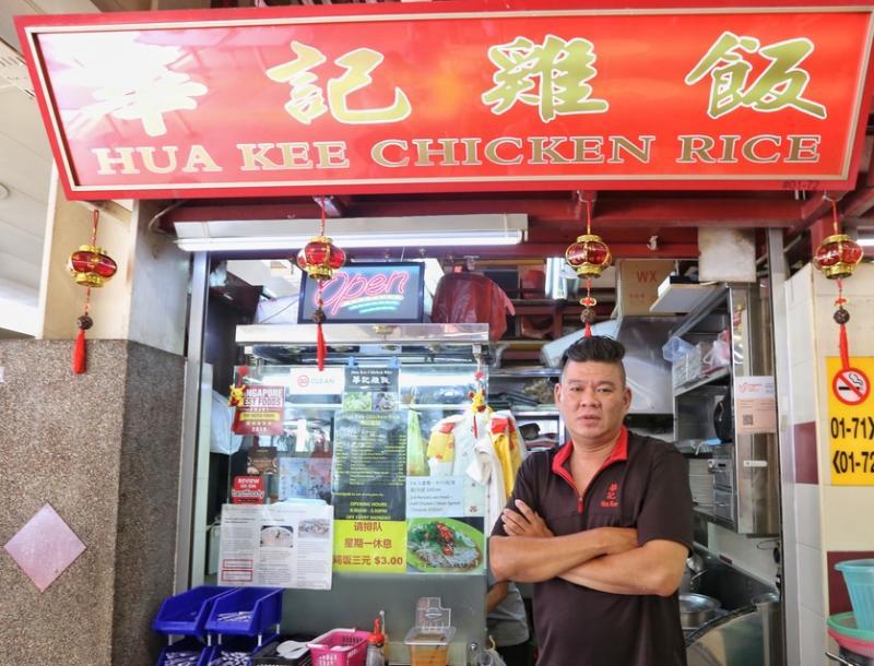 林福顺做事讲究,午夜12点就到摊位,力求把鸡只处理得完美干净。