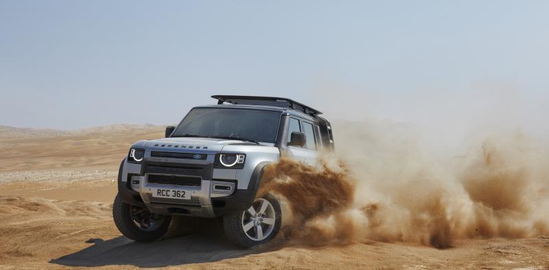 全新Defender的驾感乐趣大为提高,搭载全时四驱系统,能从容驾驭任何地形。