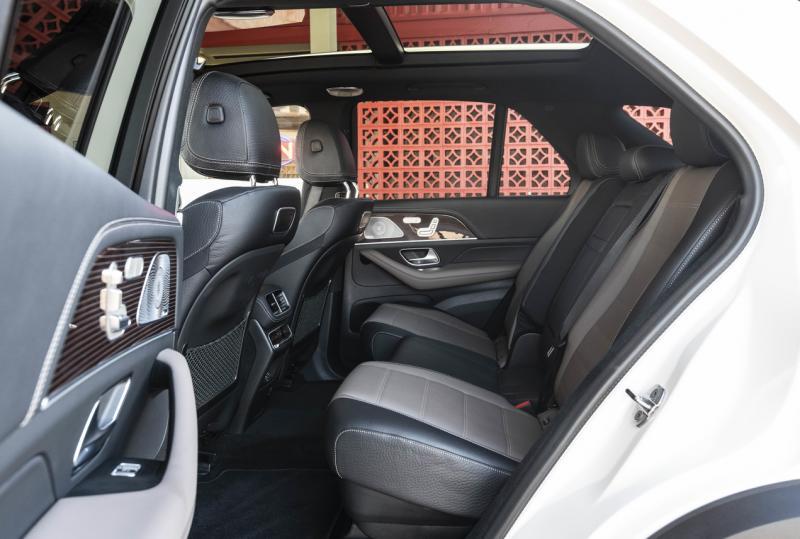 车内空间比上一代大，后座脚部空间增加了69毫米，达到1045毫米。