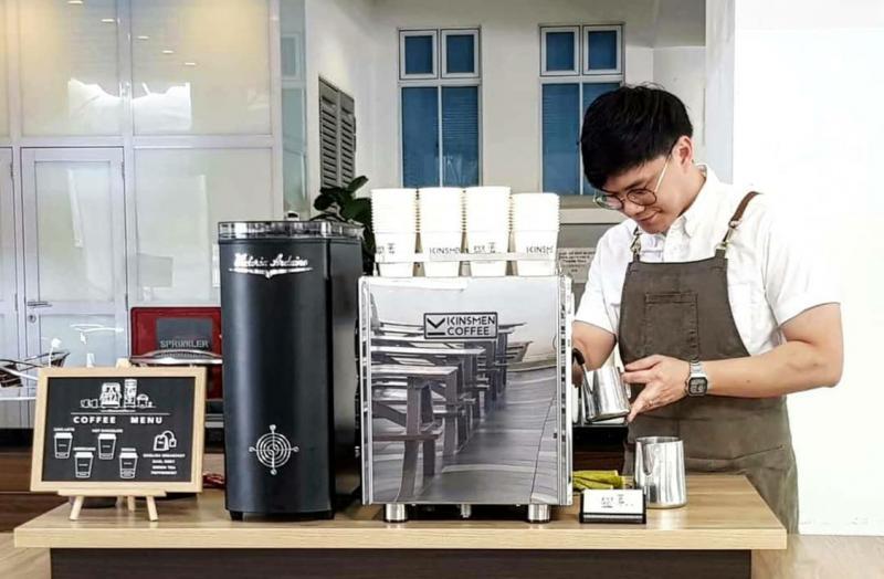 Kinsmen Coffee创办人陈日毅是新加坡咖啡拉花大赛四届冠军。