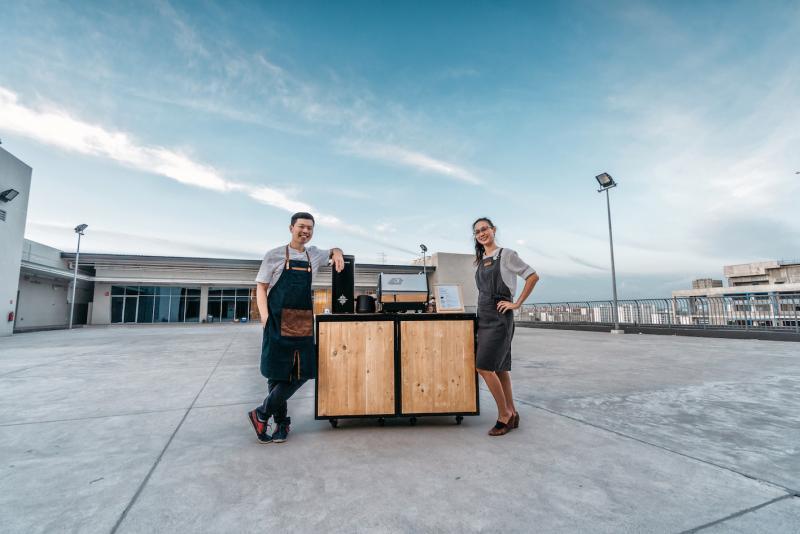 李希伟和太太凌碧玮一起创办OLLA。