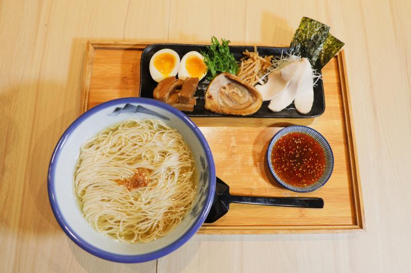 位于怡丰城的阿夫利推出独家极上拉面。