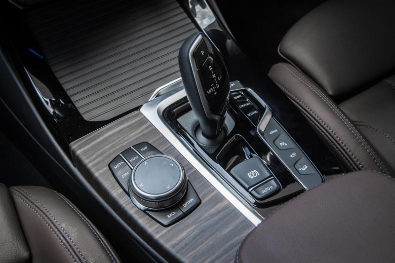 电动机集成在八速自动变速箱中。