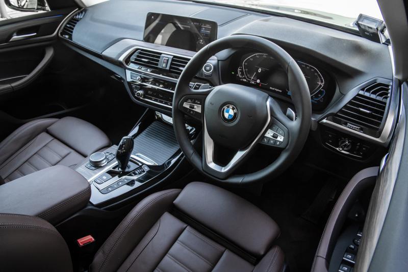 车室与原版型号分别不大，设计完全是宝马家族语言。