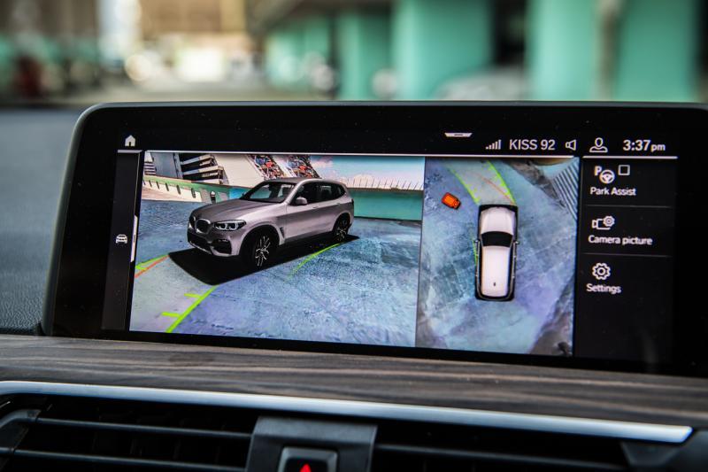 全新大尺寸液晶仪表盘搭载新一代多媒体系统。