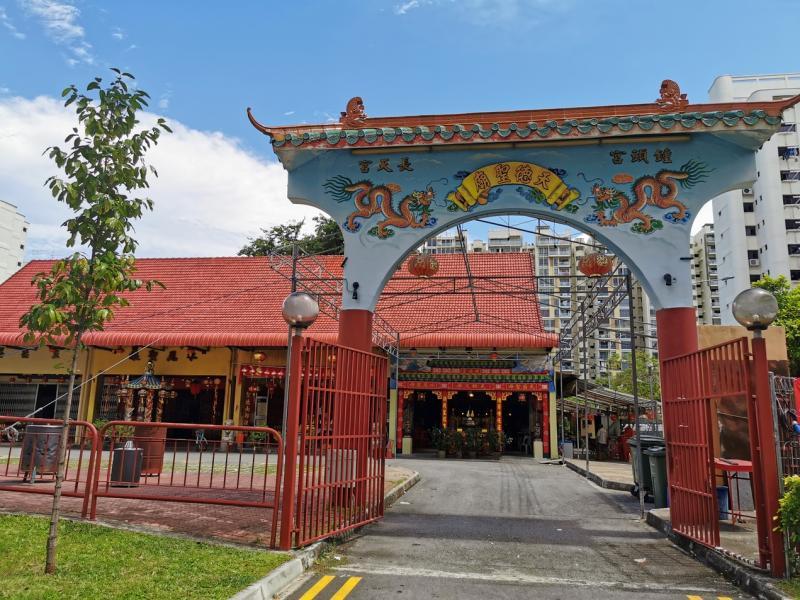 钟头宫是少数还为香客子孙举行“出花园”仪式的庙宇，庙内有供保佑孩子平安的花公花嫲。（陈爱薇摄）