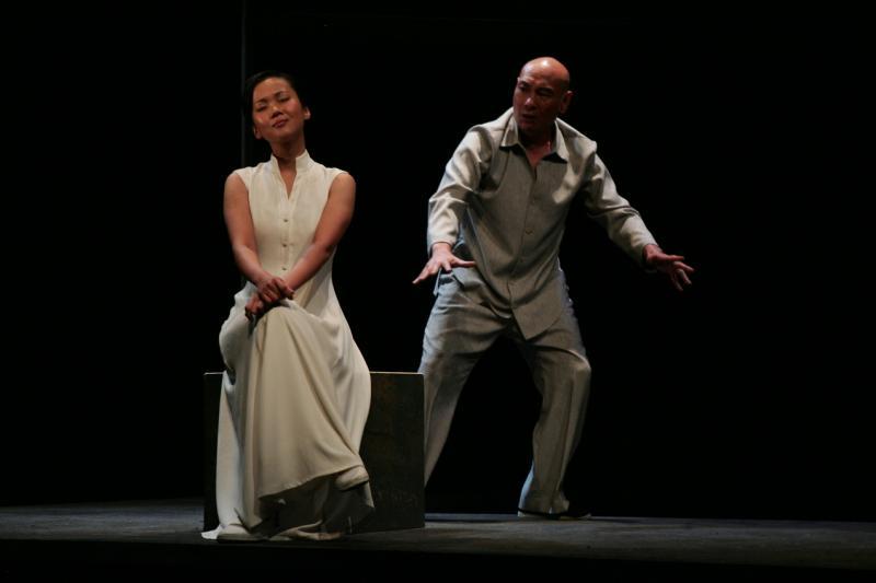 郭沛珊（左）因在《漂移》中的演出，获上海白玉兰戏剧表演艺术奖提名。