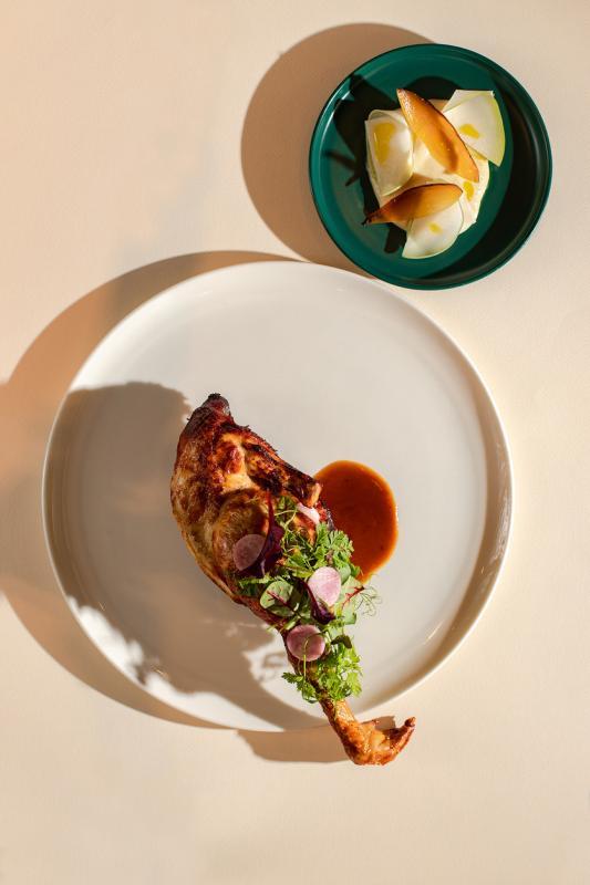 妈蜜樱花鸡以厨师王顺平小时候爱吃的菜肴为灵感。