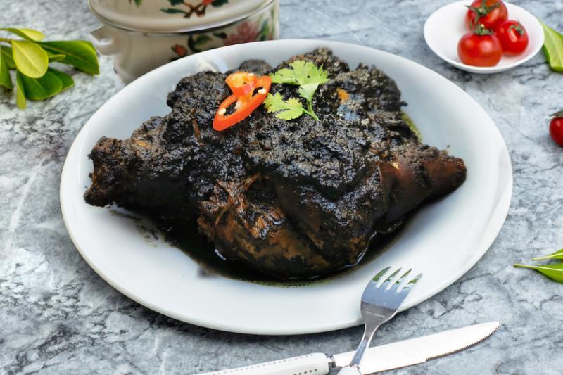 TRP招牌黑果猪手肉质入口酥嫩。