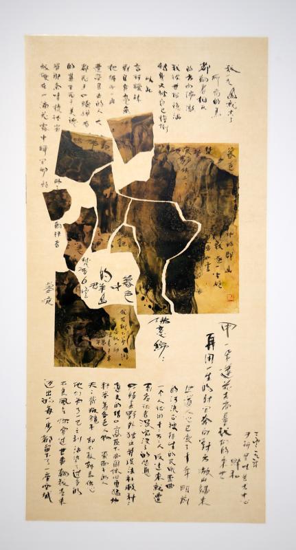 胡财和水墨画《绵绵佛意》(2019)将六世达赖喇嘛仓央嘉措的两首诗融入残山破水里。