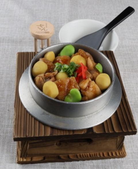 照烧鸡与甘煮栗子釜饭属Sun with Moon“肉庆节日”促销活动的料理之一。（餐馆提供）