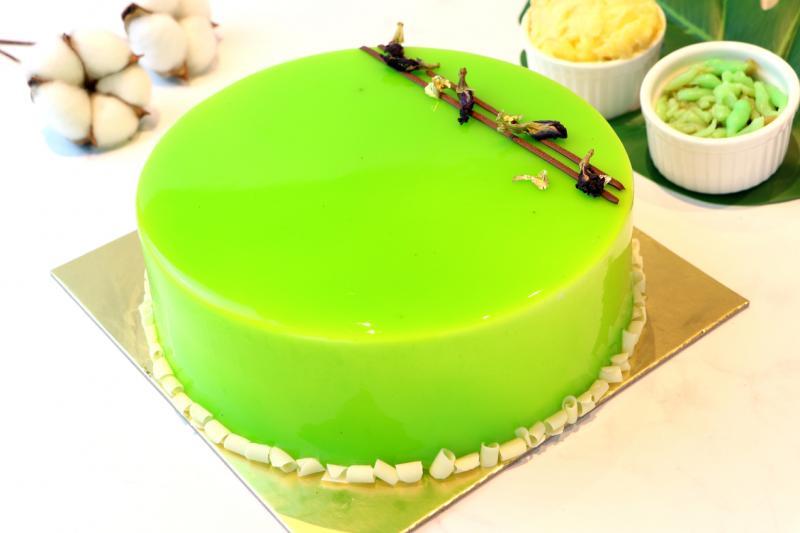 新加坡万豪董厦酒店以猫山王榴梿和浆绿为主题的蛋糕。