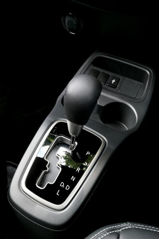 排挡杠向左轻轻一推，就进入“Ds”（运动）模式。