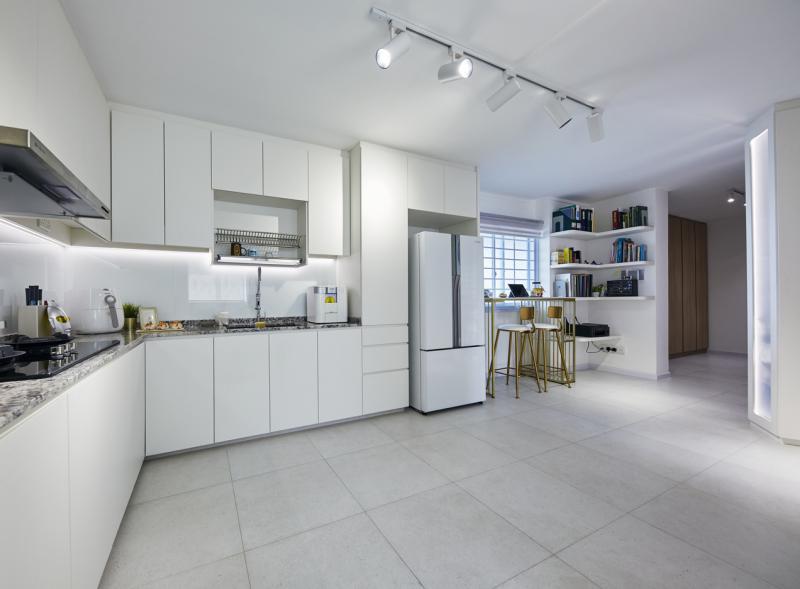 厨房、饭厅和工作室纳合于一体。