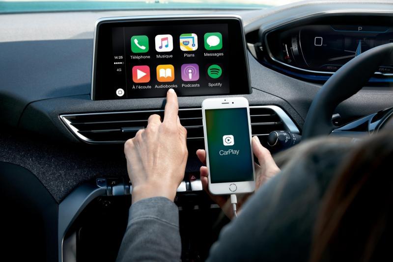 车内多媒体整合了苹果CarPlay、谷歌Android Auto与MirrorLink系统。