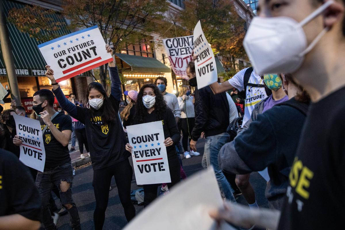 us-protests-continue-in-philadelphia-as-pennsylvania-counts-vote-003408_Large.jpg