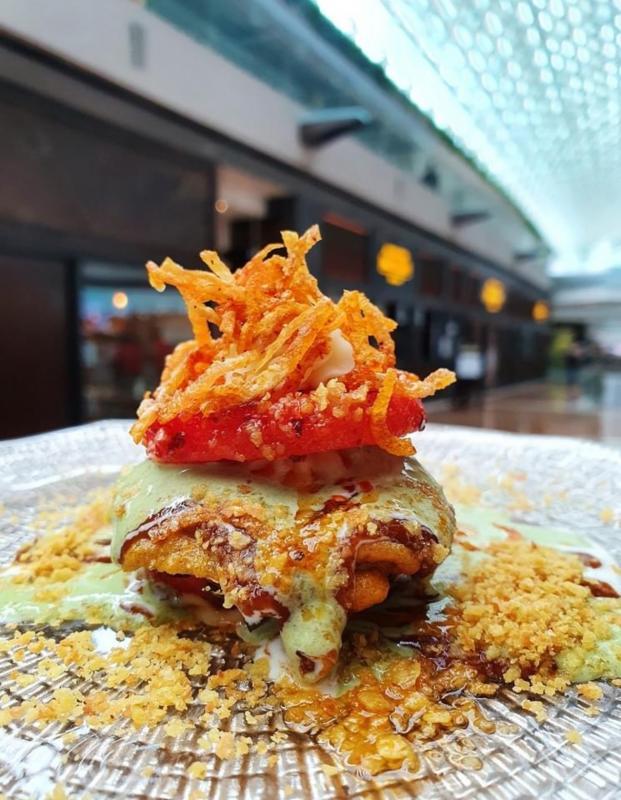 开胃的印度小点西瓜汉堡果仁炸菠菜。