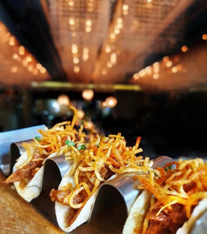 清爽的菠萝蜜墨西哥玉米饼。