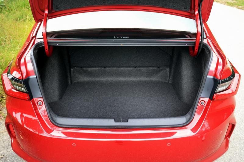 行李厢的容量高达519升。