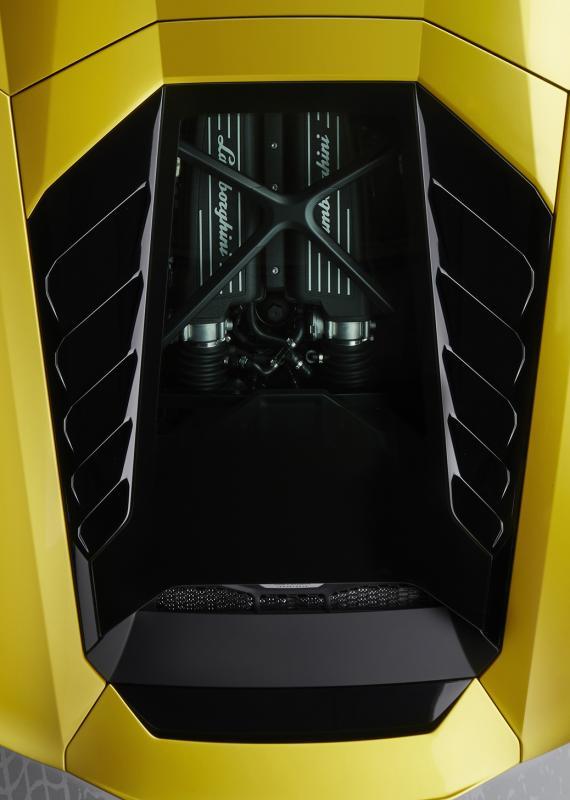 Huracán EVO后驱版所搭载的V10引擎输出功率高达610hp，最大扭力560Nm。