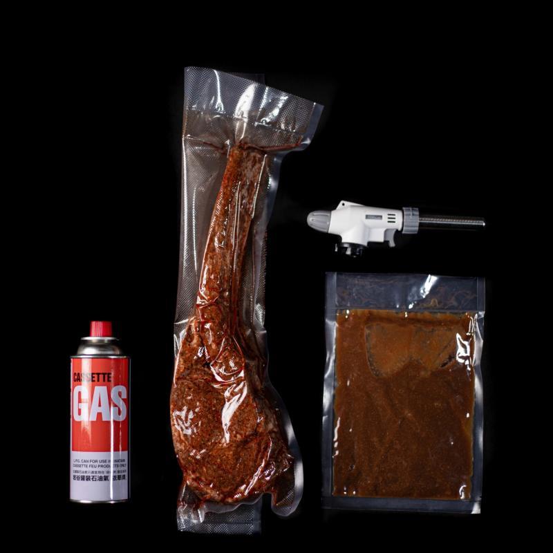 Tomahawk King by Stuffed Wing Lab餐馆配合圣诞,推出速冻战斧牛排王。