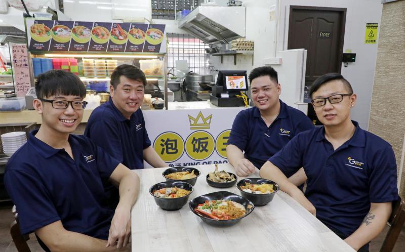 泡饭王由郑浩阳(左起)、蔡虎啸、李富滨及傅斌共同开设。(林国明摄)