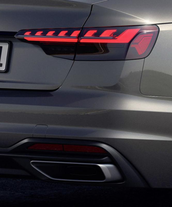 车尾灯线条更细长时尚。