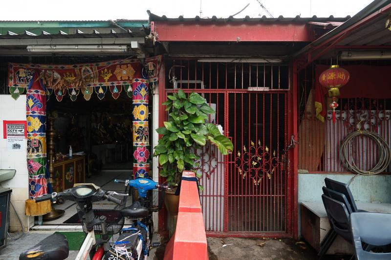 华人庙宇与印度庙为邻。