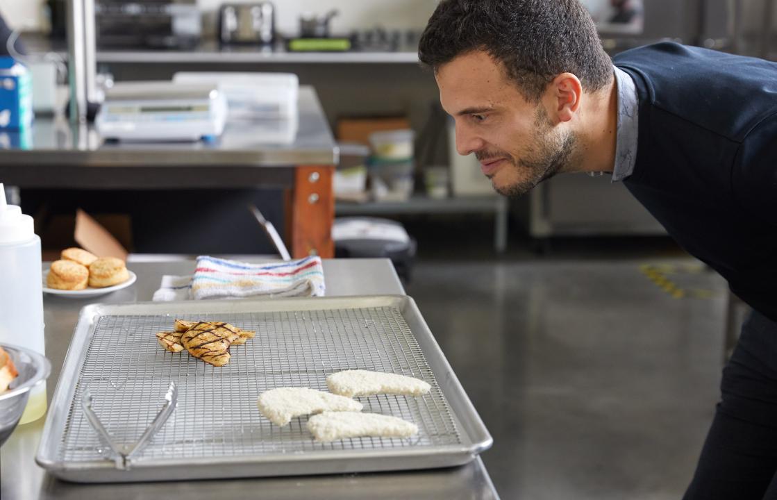 vitor_admires_grilled_cultured_chicken_Medium.jpg